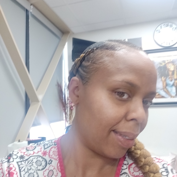 Meet your Posher, Trenita - Picture 3 of 4